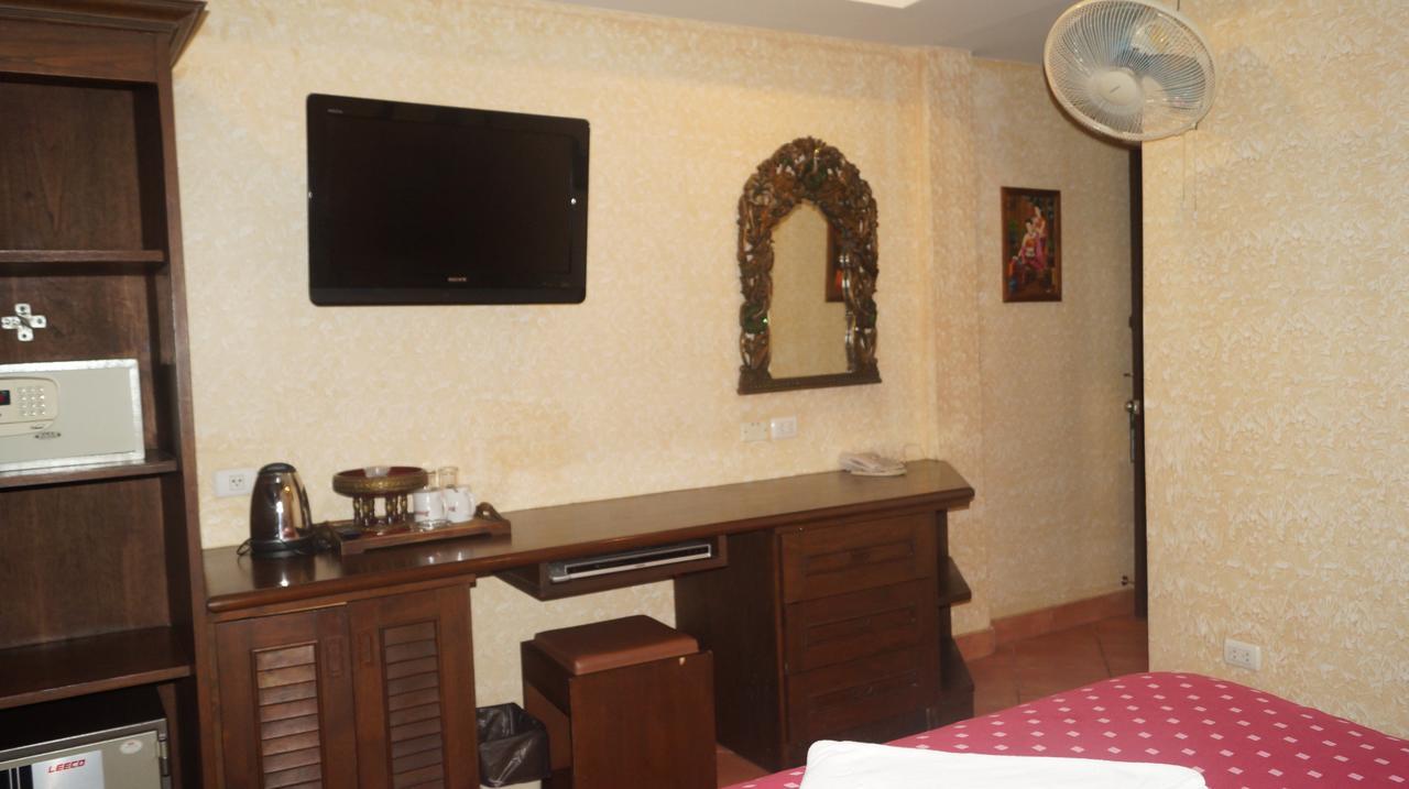 Queen Victoria Inn Pattaya Buitenkant foto